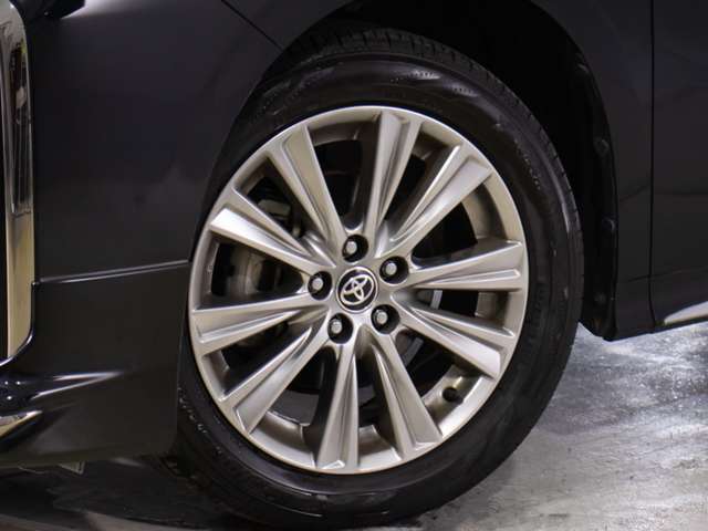 最長5年間走行無制限保証！車種ごとの専門メカニックよる全車展示前点検済み！自己診断コンピューターによる測定を行い合格車輌のみ展示させて頂いております！