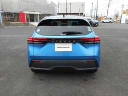 後席ガラスとリアガラスは、車内が見え難いプライバシーダークガラスになっています。紫外線から乗員を保護し、外部からのプライバシーも守ってくれますよ