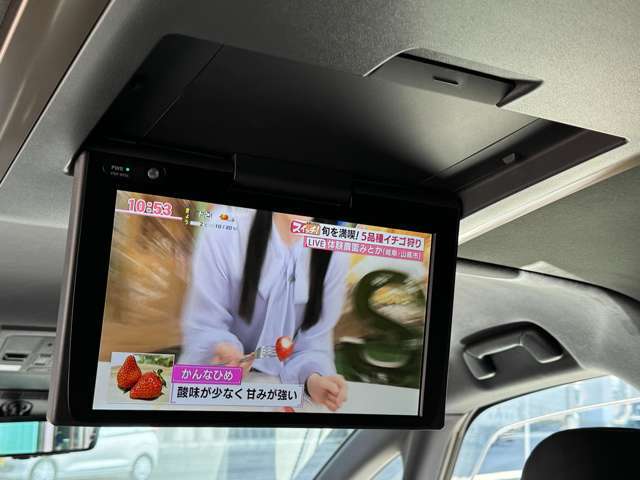 後席モニター☆お子様はもちろん二列目以降に乗車される方もテレビを快適に視聴が可能に☆