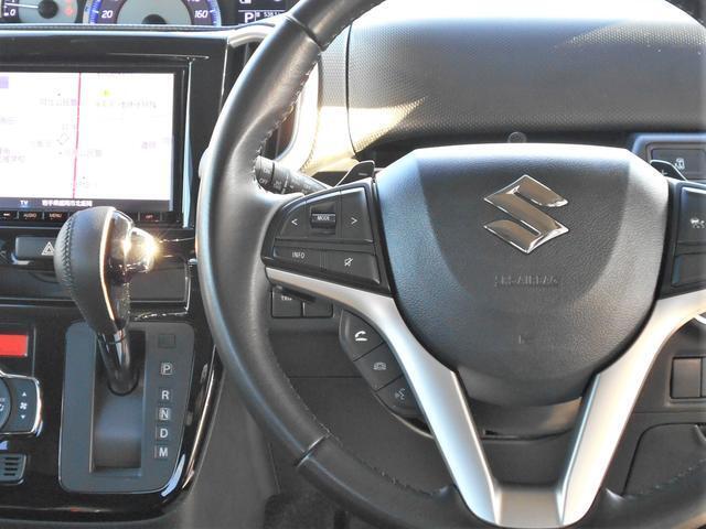 ステアリングには様々なスイッチが付いておりますので運転しながらの操作も楽ちんです♪
