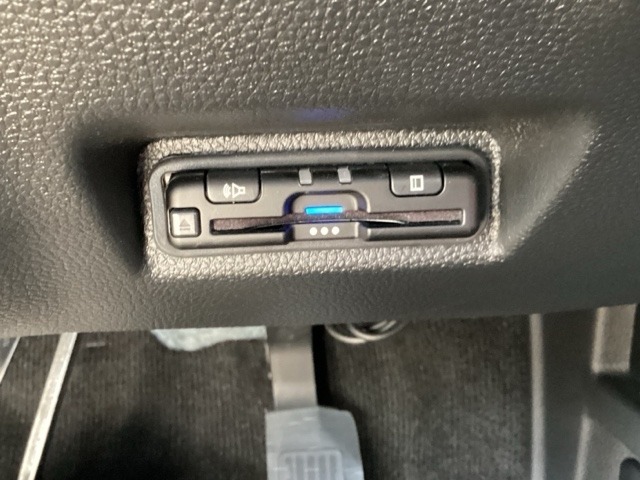 ビルトインタイプの【ETC】で見た目もスッキリ。高速道路の利用にとても便利です。