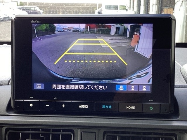 バックモニター付きで、車庫入れやバック時の後方確認をサポート。