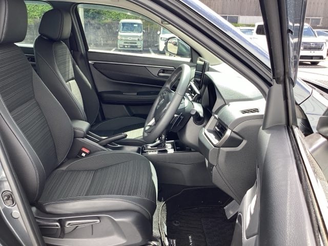 フィット感のあるシート。しっかりと支えてくれるので、長時間の運転を快適にサポートしてくれます。