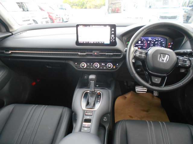 左右独立温度コントロール式フルオート・エアコンディショナーです♪