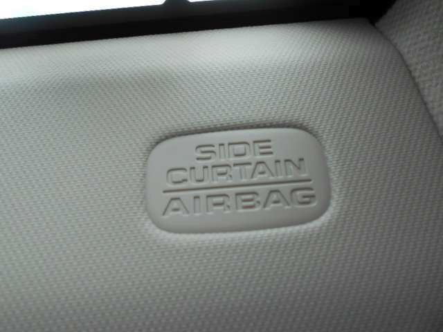運転席＆助手席のエアバッグはもちろん、前席用iサイドエアバッグ、サイドカーテンエアバッグも付いて万一の時も安心♪