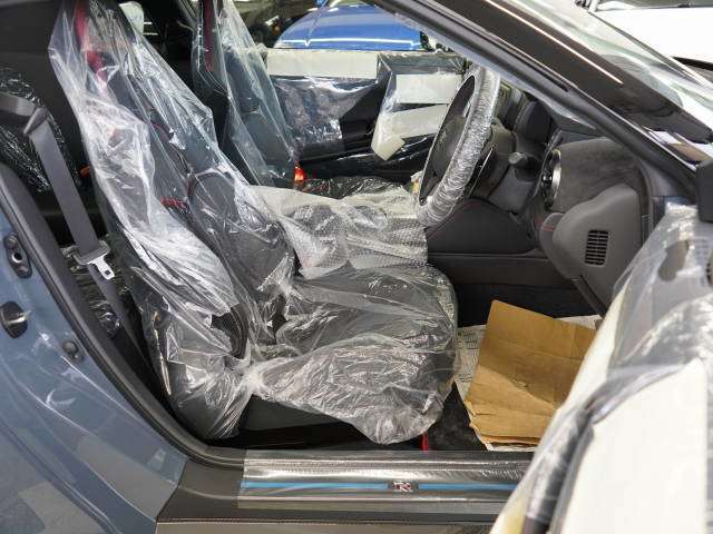 新車時ビニールがかけられたままです。