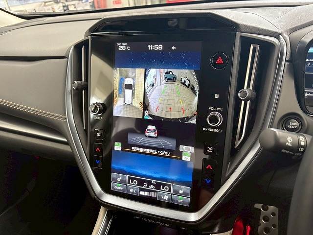 【アラウンドビューモニター】　クルマを上空から見下ろしているかのように、直感的に周囲の状況を把握できます。