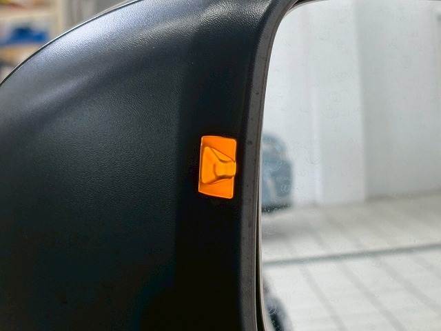 【ブラインドスポットモニター】ブラインドスポットモニター搭載で後方から接近する車両にも簡単に気づけます。