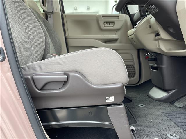 【運転席】『運転席周辺』の画像になります。写真の内容に関してご不明点、ご質問等がございましたらお気軽にガリバー店舗までお問い合わせください。