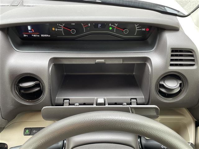 【グローブボックス】『グローブボックス』の画像になります。車検証ケースや日頃使う小物類の収納に便利ですね！