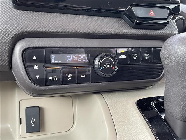 【運転席操作部】『運転席周辺の装備』の画像になります。快適なドライブを楽しむための機能が装備されています！運転席から触れるので使いやすいです！