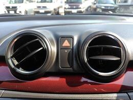 ハザードランプのスイッチです。