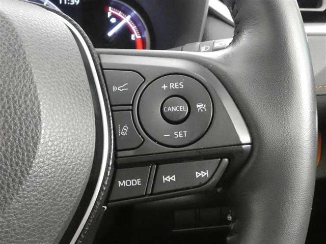 【便利装備】クルーズコントロールスイッチ☆希望の車速で定速走行する事ができます。高速道路を走る時に便利な機能です※設定速度には制限があります。