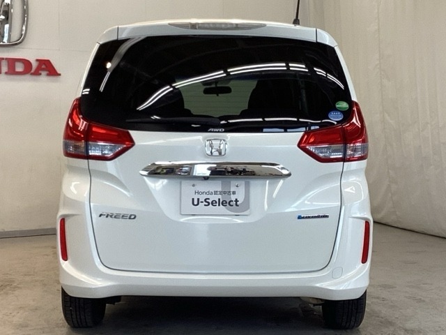 【Honda認定中古車 U-Select】　は3つの安心をお約束します。　1　Hondaのプロが整備した安心。 2　第三者機関がチェックした安心。　3　購入後もHondaが保証する安心。
