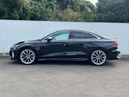 認定中古車保証が1年間付いております。延長も可能です。詳しくは弊社Audi Approved Automobile長崎へお問合せ下さい。