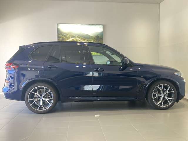BMWでは重量配分にもこだわりがあり、FRモデルでは50：50とFFモデルでも60：40と前後の重量バランスにこだわり、軽快なハンドリングを実現しております。