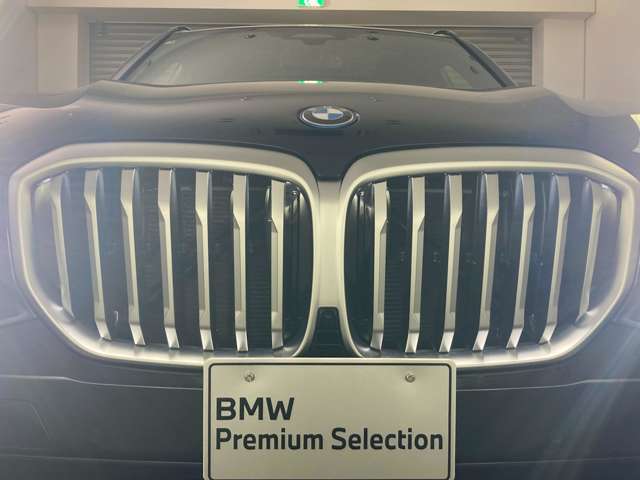 BMW代表的な特徴のキドニーグリル。BMWのすべてのモデルに採用され、BMWらしさを強調しております。