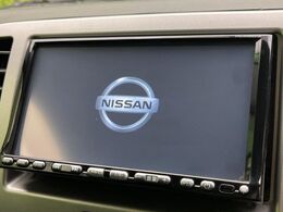 【純正ナビ】人気の純正ナビを装備しております。ナビの使いやすさはもちろん、オーディオ機能も充実！キャンプや旅行はもちろん、通勤や買い物など普段のドライブも楽しくなるはず♪
