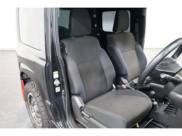 運転席と助手席にはうれしいシートヒーター機能が付いています！シートヒーター機能、体験されたことがありますか（＾＾）？？暖房で車内が暖まるよりも先に温くなるので、一度経験すると手放せない機能なんです！！