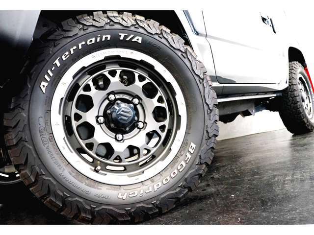 【16インチアルミホイール】装着のお車です。他社のホイールやこだわりのタイヤメーカーに付け替えたいなどあればご相談ください！！　タイヤ周りはどうしても汚れやすい場所なので、コーティングもおすすめです。