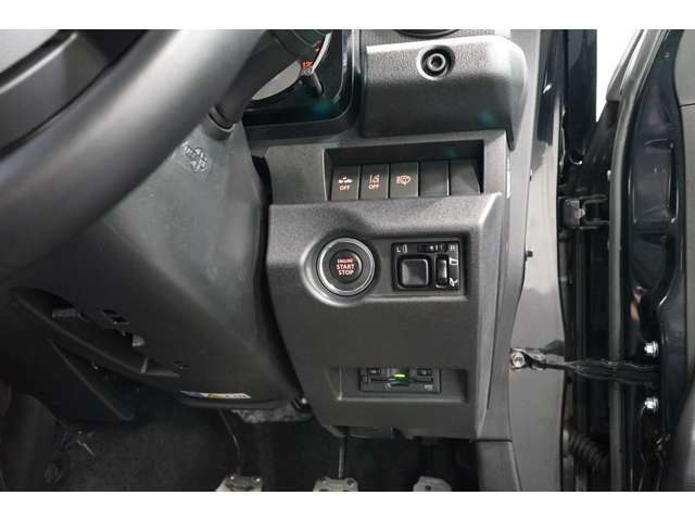 ETC装備ですのでご納車直後からの遠距離ドライブも可能です。土日の利用料金の割引や朝夕の通行料金を割引料金で高速道路をお楽しみ頂けます。カーライフにおける重要性はナビにも匹敵するのではないでしょうか？