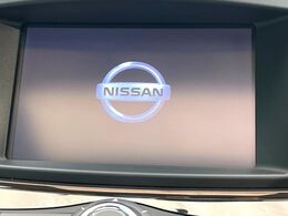 【メーカー純正ナビ】インテリアに溶け込むスタイリッシュな「専用設計」メーカーナビを装備♪視認性や操作性など基本性能にも優れ、より上質なカーライフをお楽しみいただけます。