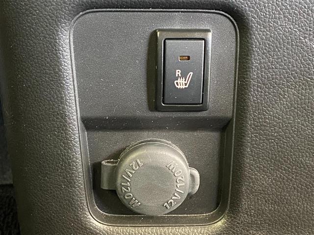 【運転席シートヒーター】運転席にはシートヒーターを装備。季節を問わず快適にドライブできます。