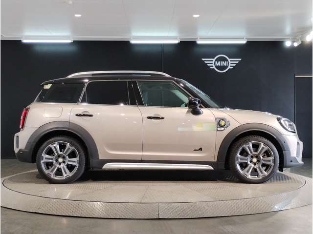 ☆MINIの車の始まりは大人四人がギリギリ乗れるコンパクトな車です！！今となっては3ナンバーですが、もともとは5ナンバーの車でした！！