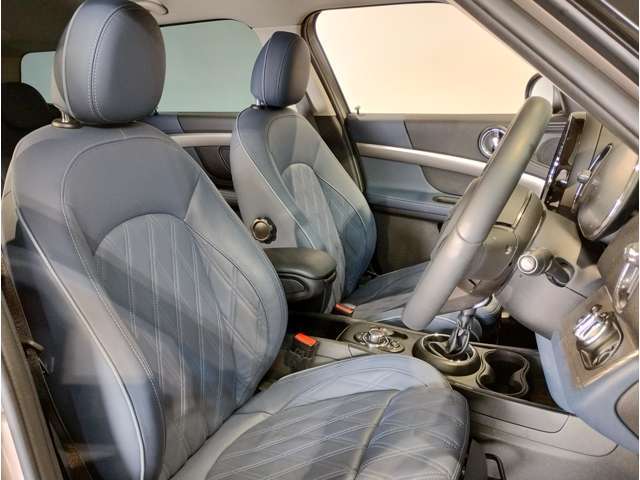 ☆人間工学に基づいて設計されたシートは適度なクッション性が有り、長時間のドライブにおいても疲労感が出ないようになっております☆