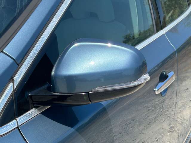 【ウィンカーミラー】ウィンカーミラーは、車両幅方向においてもっとも外側にレイアウトされるのため、第三者が視認しやすい位置にあり、安全性が高まります！