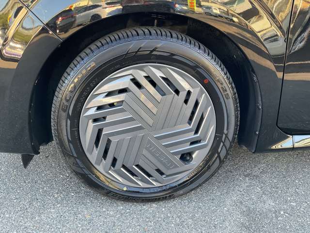 ホイールキャップもきれいに仕上がっております。