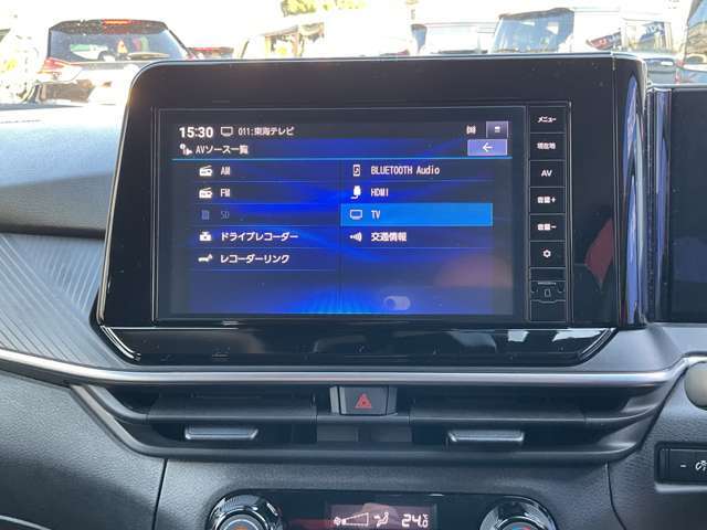 フルセグTV、ブル-トゥスオ-ディオ等機能がいっぱい付いてます。
