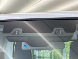 【スズキ　セーフティサポート】走行中に前方の車両等を認識し、衝突しそうな時は警報とブレーキで衝突回避と被害軽減をアシスト。より安全にドライブをお楽しみいただけます。