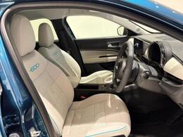 おしゃれな車内空間