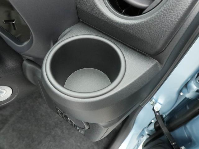 エアコン吹き出し口下部に設置されていますので使いやすさバッチリ！運転席から手の届くちょうどの位置です！