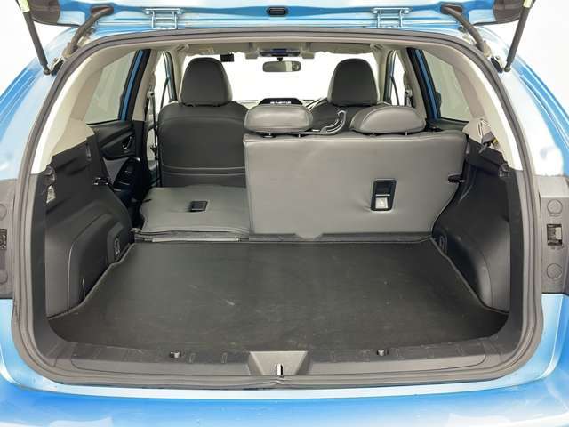 【トランク】積み込みやすくて、たっぷり積める荷室です。シートアレンジできるものは、乗車人数と荷物の量や大きさによってシートを動かすことができるので、より快適なドライブが可能です！