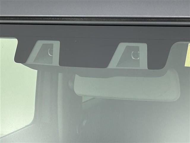 【ドライブレコーダー】映像・音声などの運転中の記録を残します。事故などを起こした起こされた時の証拠になりえますので、もしも時でも安心ですね。