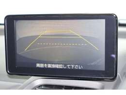 バックカメラが装備されており、後方の安全確認はもちろんのこと狭い場所での駐車や雨の日・夜間など視界の悪いコンディションでのストレスの軽減にもなります！