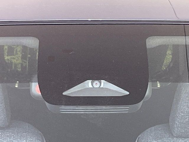 【トヨタセーフティセンス】走行中に前方の車両等を認識し、衝突しそうな時は警報とブレーキで衝突回避と被害軽減をアシスト。より安全にドライブをお楽しみいただけます。