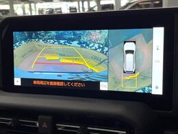 【パノラミックビューモニター】専用のカメラにより、上から見下ろしたような視点で360度クルマの周囲を確認することができます☆死角部分も確認しやすく、狭い場所での切り返しや駐車もスムーズに行えます。