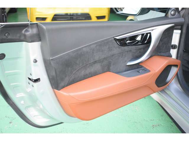 当社では今では走っていない懐かしい旧車・名車など思い出の車をレストアしています。