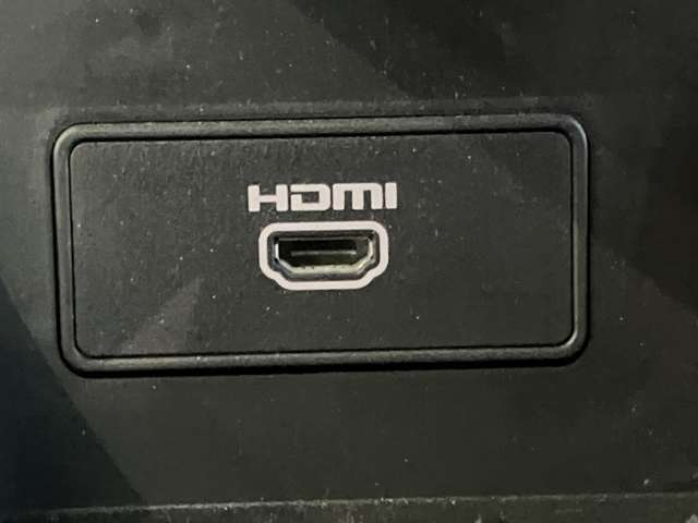 HDMI付きでスマートフォンに接続することでYoutubeやNetflix等見ることが出来ます。（別途ケーブルが必要となります）