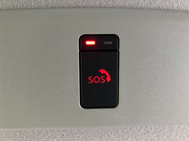 あおり運転をされても安心！緊急通報も可能、ボタンを押すだけでオペレーターにつながるSOSコール付。（別途登録費用が必要となります。）