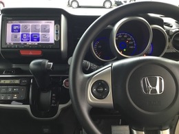 ドライブの必需品。見やすい・使いやすいHonda純正のメモリーナビを搭載。