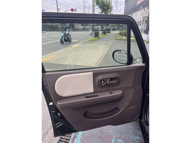 信頼と安心のアップルです。当店で買取をした車を厳選して並べさせて頂いております！下取りのご相談もお気軽に御相談ください！御不明な点・ご質問はお店までご連絡を下さい。無料電話　0078-6003-118510　です。