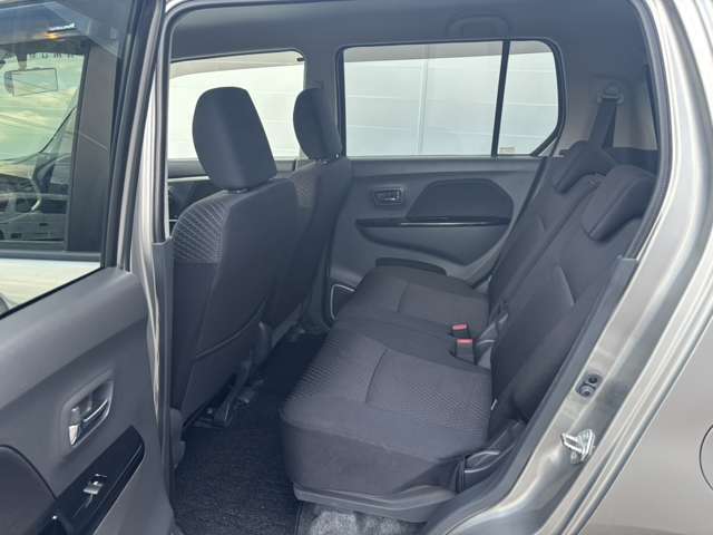 後席【内装インテリア】現車の確認はお電話で在庫のご確認の上、是非ご来店くださいませ！ご来店の難しい方は店舗スタッフがお電話やメールで詳細をお答えさせて頂きます。