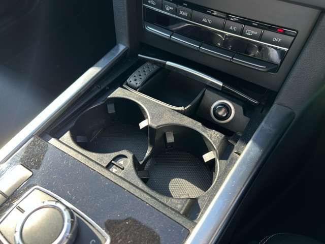 LIBERALAは、BMW・メルセデス・アウディというドイツのプレミアム3ブランドを中心とした、各ブランドを同時に乗り較べる事ができます。