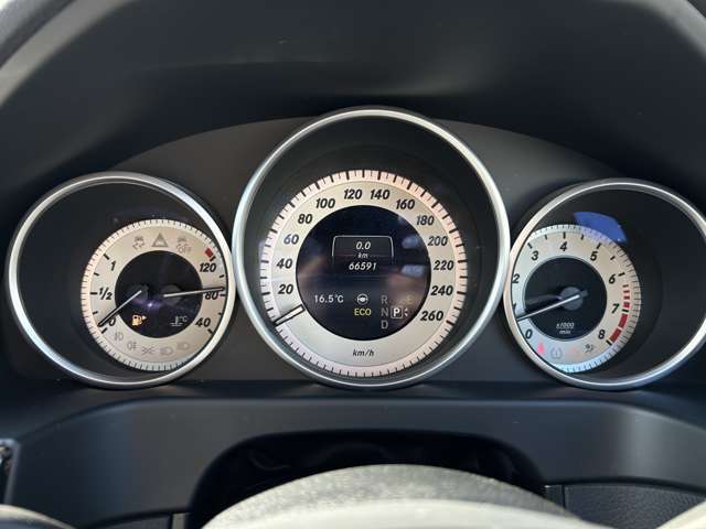 LIBERALAは、輸入車選びの新たなスタイルを提案するインポート・セレクト・ブランドです。オーナー様となる方がクルマから直接感じる感性を第一にした、最良の一台との出会いをコーディネートいたします。