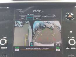 【バックモニター】後ろのカメラの映像がモニターに映し出されるので、後方の見えない死角や、障害物との距離感などもしっかり安全確認することができます！