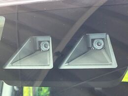 【スマートアシスト】走行中に前方の車両等を認識し、衝突しそうな時は警報とブレーキで衝突回避と被害軽減をアシスト。より安全にドライブをお楽しみいただけます。